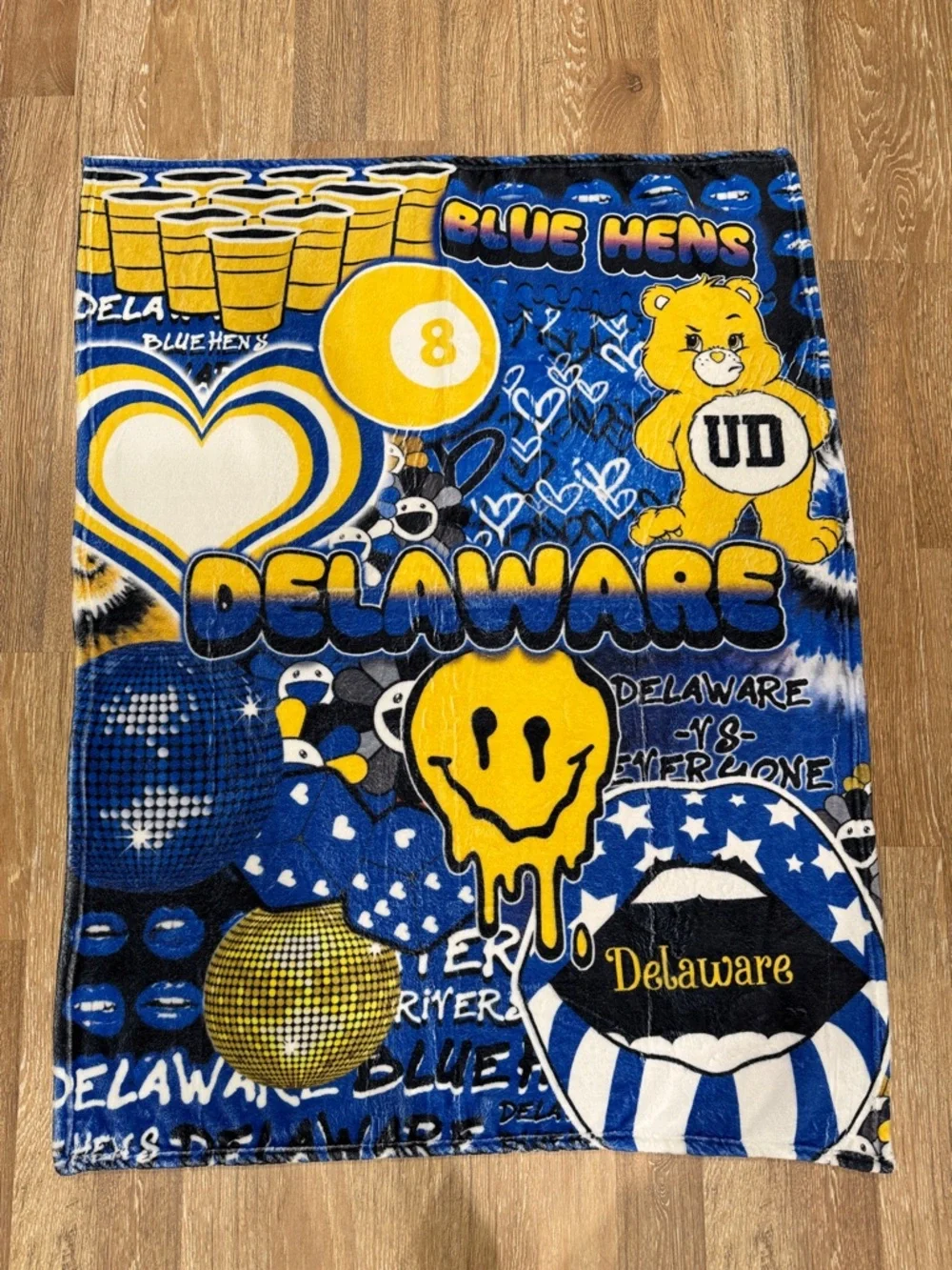 University of Delaware Blue Hens Plush Throw Blanket - NWOT